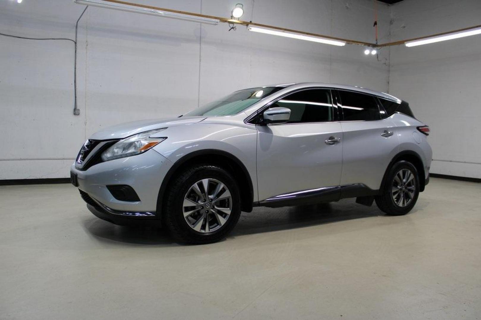 2017 Brilliant Silver Metallic /Graphite Nissan Murano S (5N1AZ2MG4HN) with an 3.5L V6 engine, CVT transmission, located at 15300 Midway Rd., Addison, TX, 75001, (972) 702-0011, 32.958321, -96.838074 - Midway Auto Group in Addison, TX, is pleased to offer this 2017 Nissan Murano S, a midsize crossover SUV that combines comfort, style, and performance.<br><br>Key Features:<br><br>Engine and Performance: Powered by a 3.5L V6 engine paired with a CVT transmission, delivering a balance of power and - Photo#4