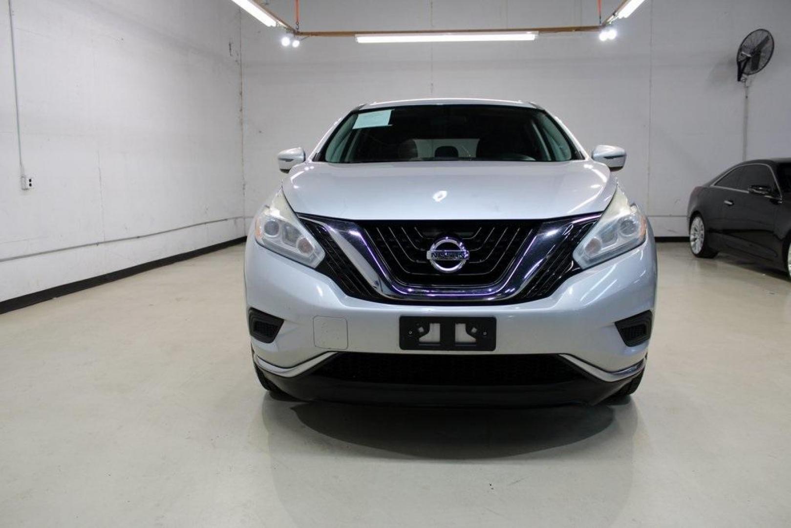 2017 Brilliant Silver Metallic /Graphite Nissan Murano S (5N1AZ2MG4HN) with an 3.5L V6 engine, CVT transmission, located at 15300 Midway Rd., Addison, TX, 75001, (972) 702-0011, 32.958321, -96.838074 - Midway Auto Group in Addison, TX, is pleased to offer this 2017 Nissan Murano S, a midsize crossover SUV that combines comfort, style, and performance.<br><br>Key Features:<br><br>Engine and Performance: Powered by a 3.5L V6 engine paired with a CVT transmission, delivering a balance of power and - Photo#5