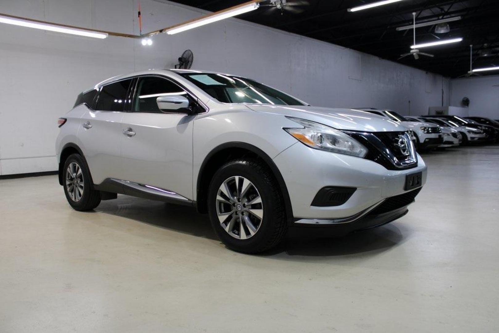 2017 Brilliant Silver Metallic /Graphite Nissan Murano S (5N1AZ2MG4HN) with an 3.5L V6 engine, CVT transmission, located at 15300 Midway Rd., Addison, TX, 75001, (972) 702-0011, 32.958321, -96.838074 - Midway Auto Group in Addison, TX, is pleased to offer this 2017 Nissan Murano S, a midsize crossover SUV that combines comfort, style, and performance.<br><br>Key Features:<br><br>Engine and Performance: Powered by a 3.5L V6 engine paired with a CVT transmission, delivering a balance of power and - Photo#6