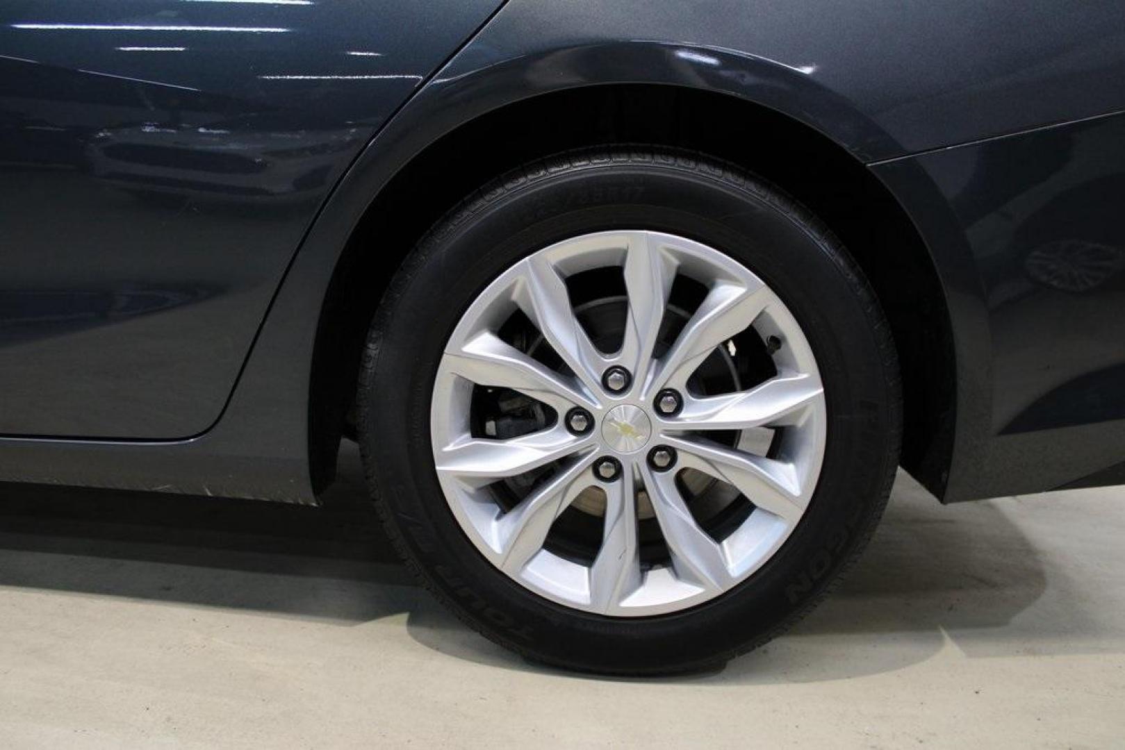 2021 Shadow Gray Metallic /Jet Black Chevrolet Malibu LT (1G1ZD5ST1MF) with an 1.5L DOHC engine, CVT transmission, located at 15300 Midway Rd., Addison, TX, 75001, (972) 702-0011, 32.958321, -96.838074 - Midway Auto Group in Addison, TX, is excited to offer this 2021 Chevrolet Malibu LT, a midsize sedan that combines modern styling, efficient performance, and a suite of desirable features to enhance your driving experience.<br><br>Key Features:<br><br>Engine and Performance: Equipped with a 1.5-li - Photo#9