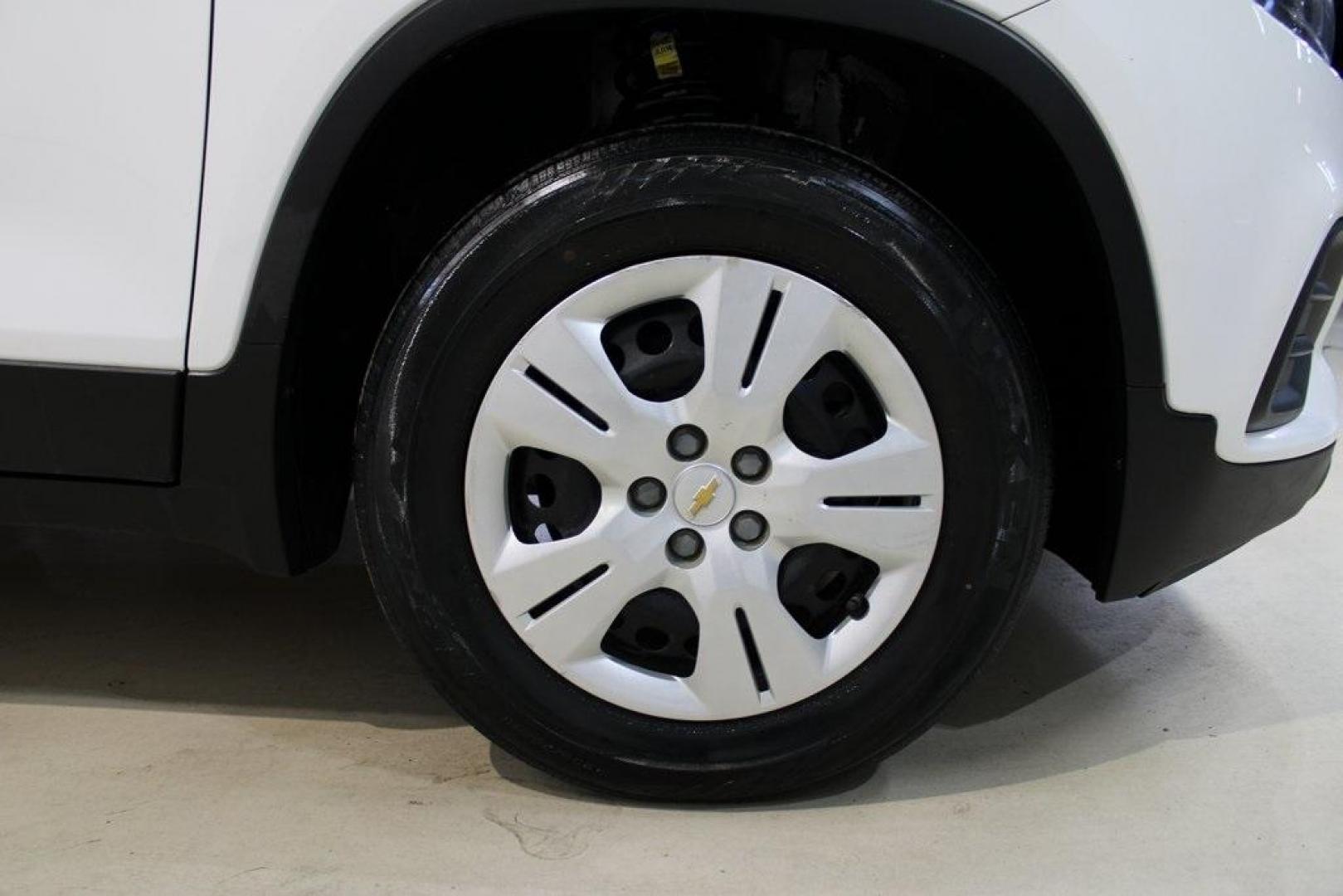2018 Summit White /Black Chevrolet Trax LS (KL7CJNSB5JB) with an ECOTEC 1.4L I4 SMPI DOHC Turbocharged VVT engine, Automatic transmission, located at 15300 Midway Rd., Addison, TX, 75001, (972) 702-0011, 32.958321, -96.838074 - Photo#11