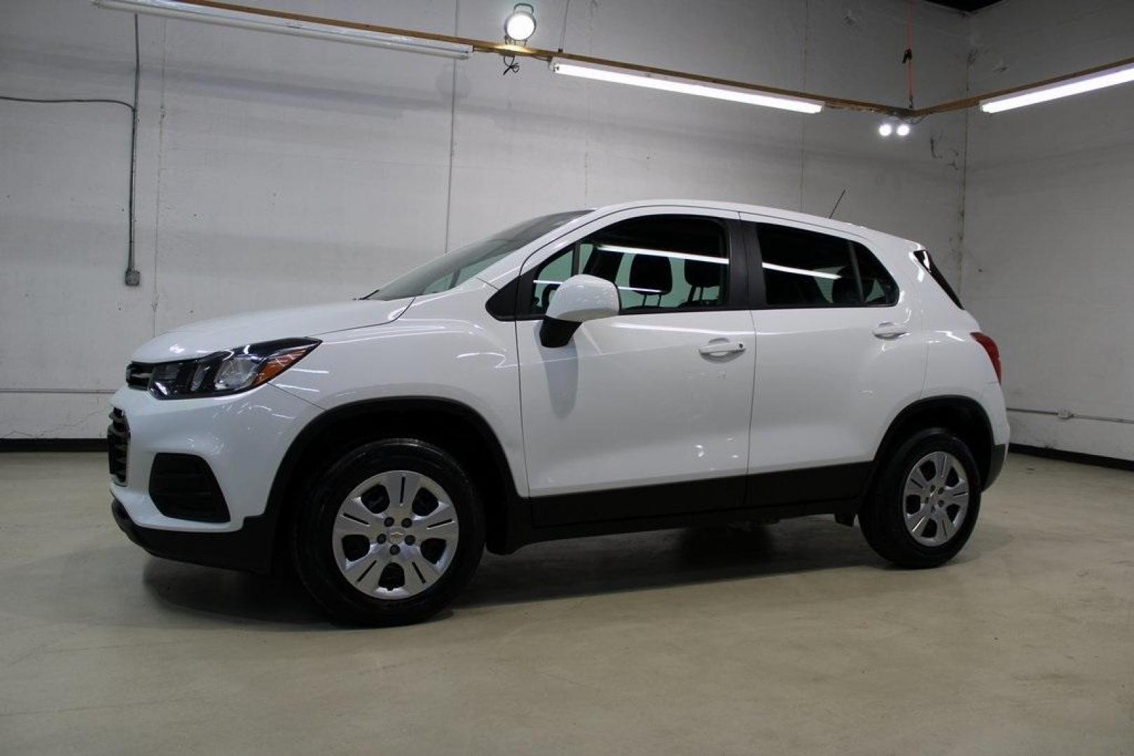 2018 Summit White /Black Chevrolet Trax LS (KL7CJNSB5JB) with an ECOTEC 1.4L I4 SMPI DOHC Turbocharged VVT engine, Automatic transmission, located at 15300 Midway Rd., Addison, TX, 75001, (972) 702-0011, 32.958321, -96.838074 - Photo#4