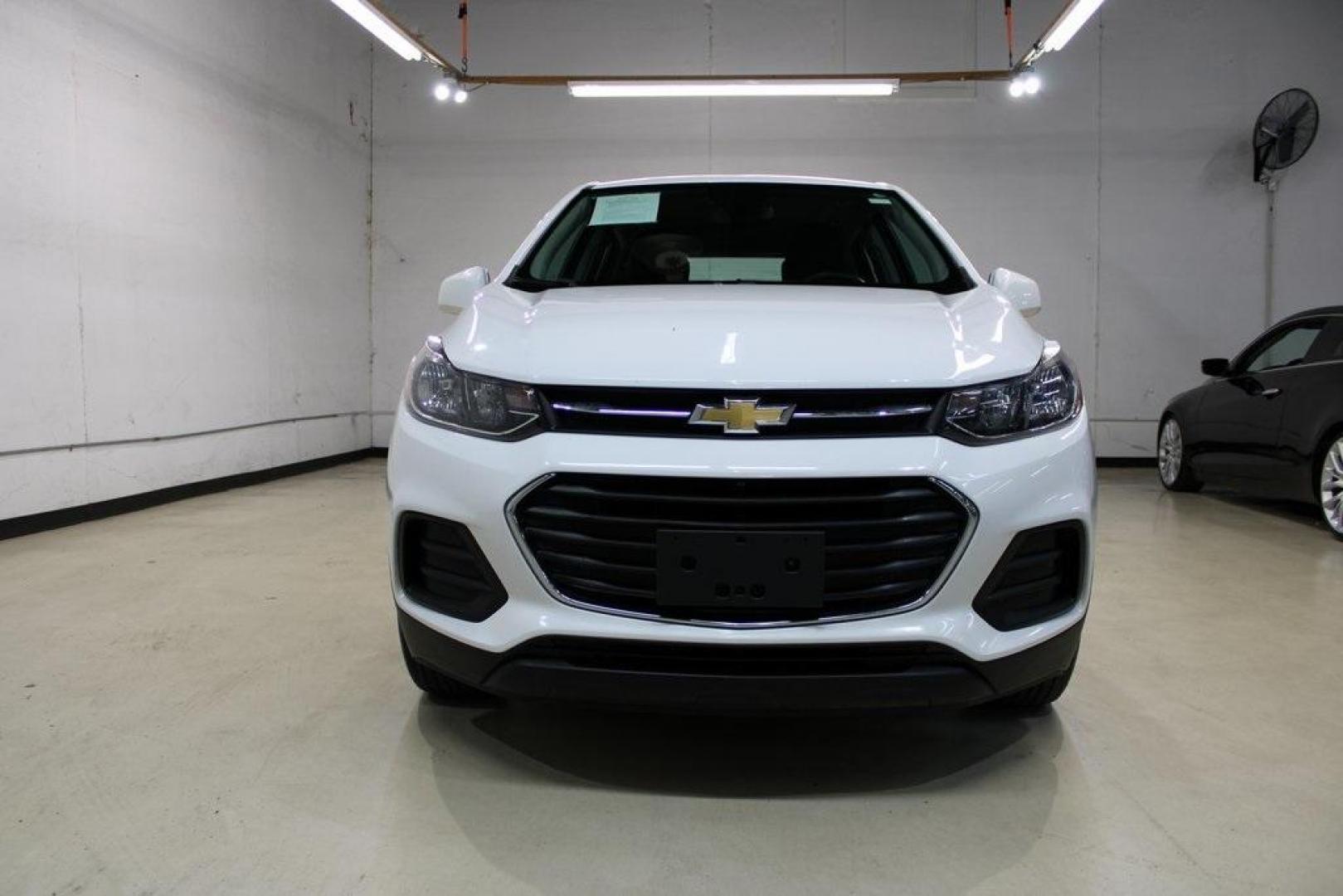 2018 Summit White /Black Chevrolet Trax LS (KL7CJNSB5JB) with an ECOTEC 1.4L I4 SMPI DOHC Turbocharged VVT engine, Automatic transmission, located at 15300 Midway Rd., Addison, TX, 75001, (972) 702-0011, 32.958321, -96.838074 - Photo#5