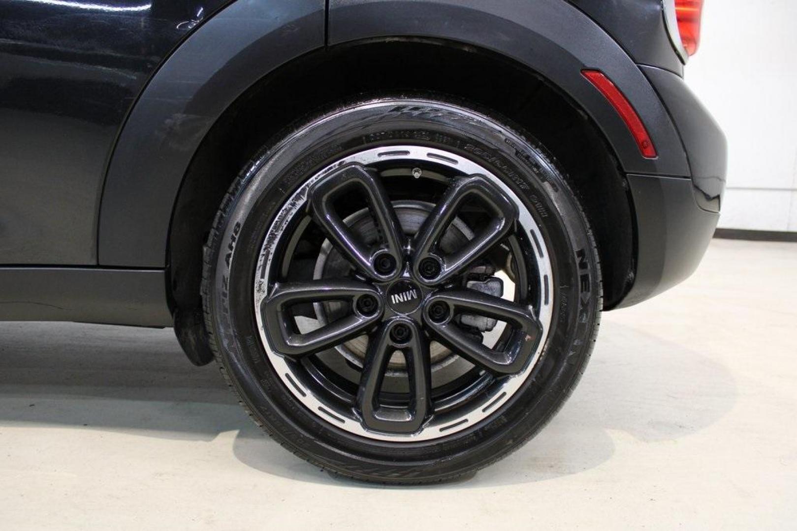 2015 Black Metallic /Carbon Black MINI Cooper Countryman Base (WMWZB3C55FW) with an 1.6L I4 DOHC 16V engine, Manual transmission, located at 15300 Midway Rd., Addison, TX, 75001, (972) 702-0011, 32.958321, -96.838074 - Photo#9