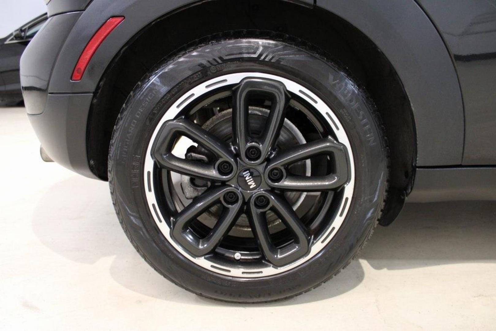2015 Black Metallic /Carbon Black MINI Cooper Countryman Base (WMWZB3C55FW) with an 1.6L I4 DOHC 16V engine, Manual transmission, located at 15300 Midway Rd., Addison, TX, 75001, (972) 702-0011, 32.958321, -96.838074 - Photo#10
