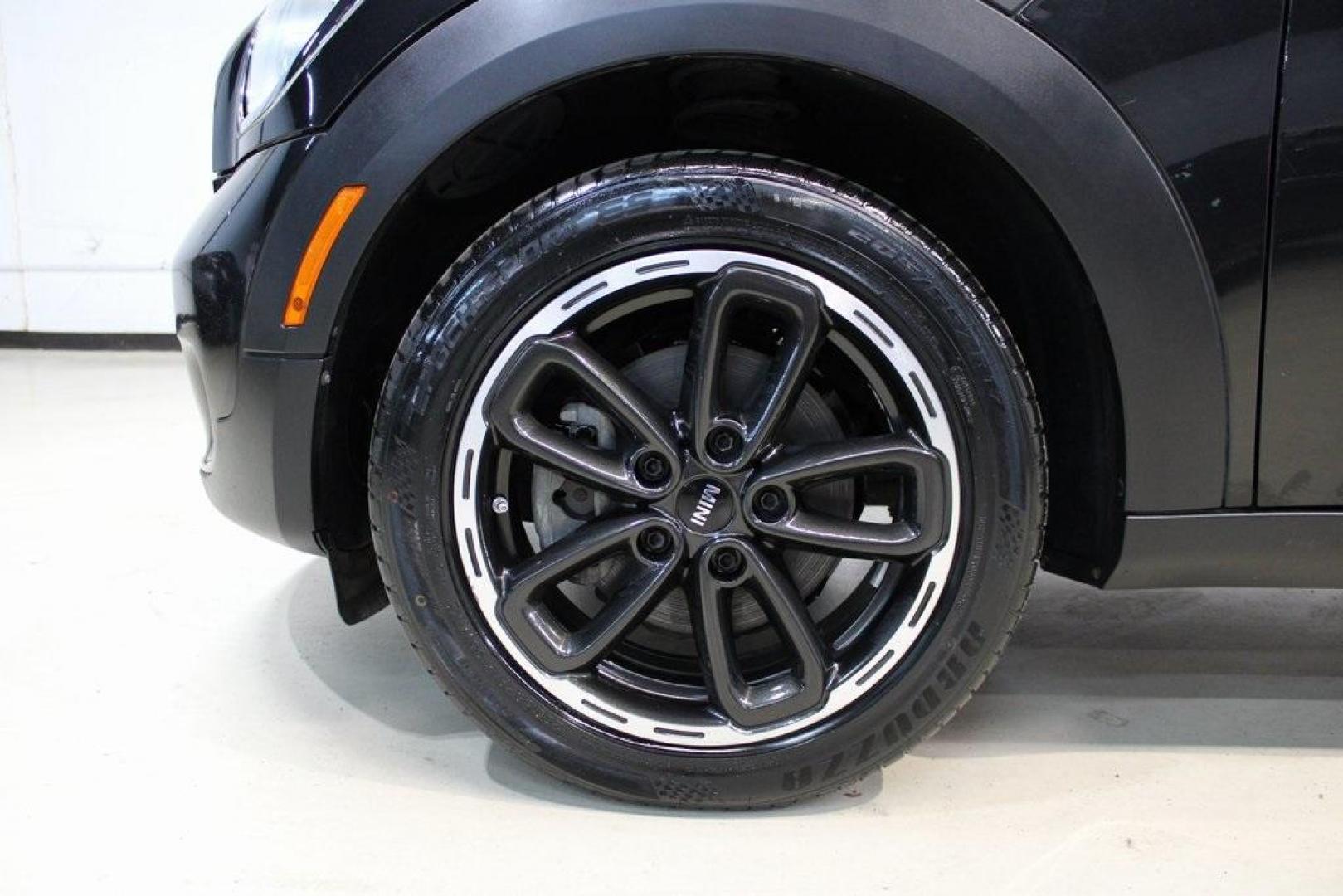 2015 Black Metallic /Carbon Black MINI Cooper Countryman Base (WMWZB3C55FW) with an 1.6L I4 DOHC 16V engine, Manual transmission, located at 15300 Midway Rd., Addison, TX, 75001, (972) 702-0011, 32.958321, -96.838074 - Photo#8