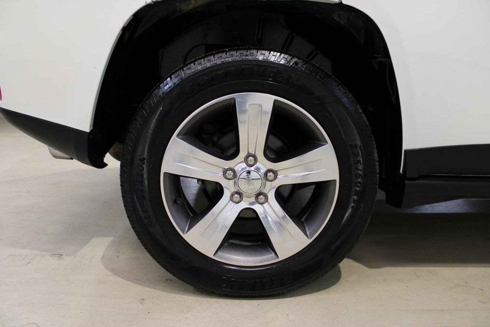 2017 Bright White Clearcoat /Gray Jeep Compass High Altitude (1C4NJDEB5HD) with an 2.4L I4 DOHC 16V Dual VVT engine, Automatic transmission, located at 15300 Midway Rd., Addison, TX, 75001, (972) 702-0011, 32.958321, -96.838074 - Introducing the 2017 Jeep Compass High Altitude, now available at Midway Auto Group in Addison, Texas. With 66,431 miles on the odometer and priced at $12,950, this compact SUV offers a blend of style, comfort, and capability. <br>Edmunds<br>+6<br>midwayautogroup.net<br>+6<br>AutosToday<br>+6<br><br - Photo#7
