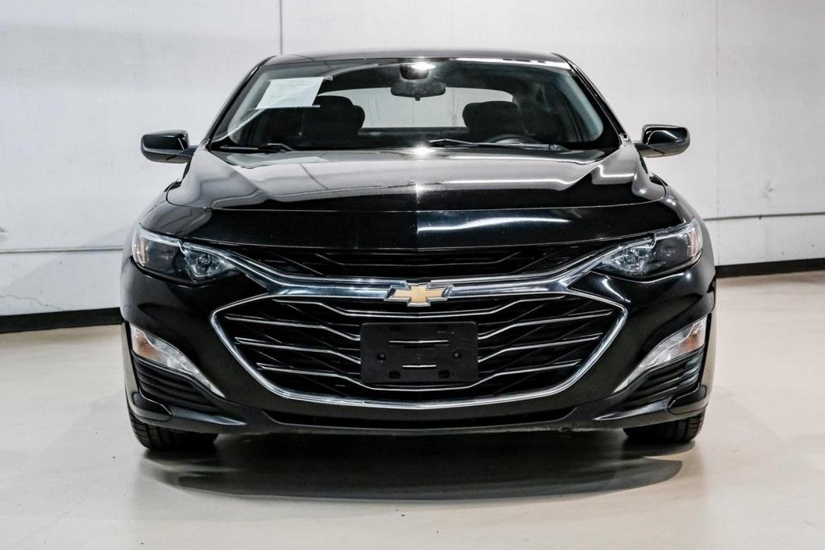 2019 Mosaic Black Metallic /Jet Black Chevrolet Malibu LT (1G1ZD5ST9KF) with an 1.5L DOHC engine, CVT transmission, located at 15300 Midway Rd., Addison, TX, 75001, (972) 702-0011, 32.958321, -96.838074 - 2019 Chevrolet Malibu LT<br><br>Now Available at Midway Auto Group, Addison, Texas<br><br>Stylish, efficient, and packed with modern features the 2019 Chevrolet Malibu LT is a well-rounded midsize sedan designed for comfort and everyday dependability. With a sleek exterior design, smooth ride qualit - Photo#6