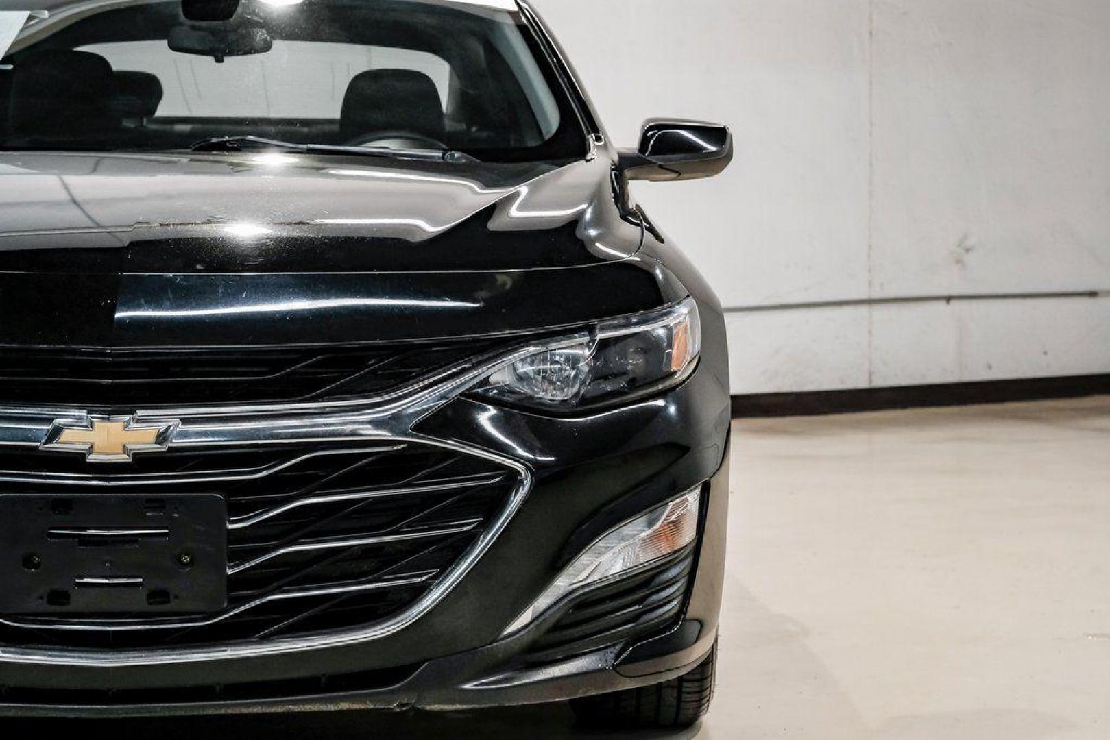 2019 Mosaic Black Metallic /Jet Black Chevrolet Malibu LT (1G1ZD5ST9KF) with an 1.5L DOHC engine, CVT transmission, located at 15300 Midway Rd., Addison, TX, 75001, (972) 702-0011, 32.958321, -96.838074 - 2019 Chevrolet Malibu LT<br><br>Now Available at Midway Auto Group, Addison, Texas<br><br>Stylish, efficient, and packed with modern features the 2019 Chevrolet Malibu LT is a well-rounded midsize sedan designed for comfort and everyday dependability. With a sleek exterior design, smooth ride qualit - Photo#53