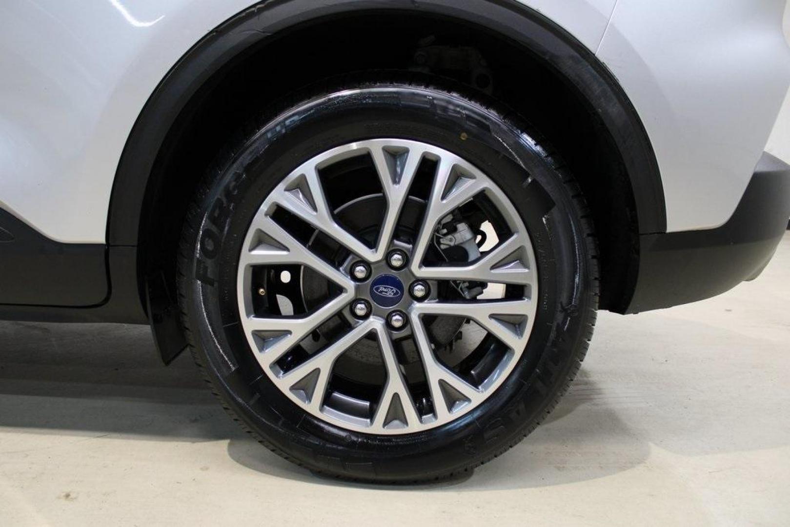 2020 Ingot Silver /Ebony Ford Escape SEL (1FMCU0H66LU) with an 1.5L EcoBoost engine, Automatic transmission, located at 15300 Midway Rd., Addison, TX, 75001, (972) 702-0011, 32.958321, -96.838074 - Photo#9