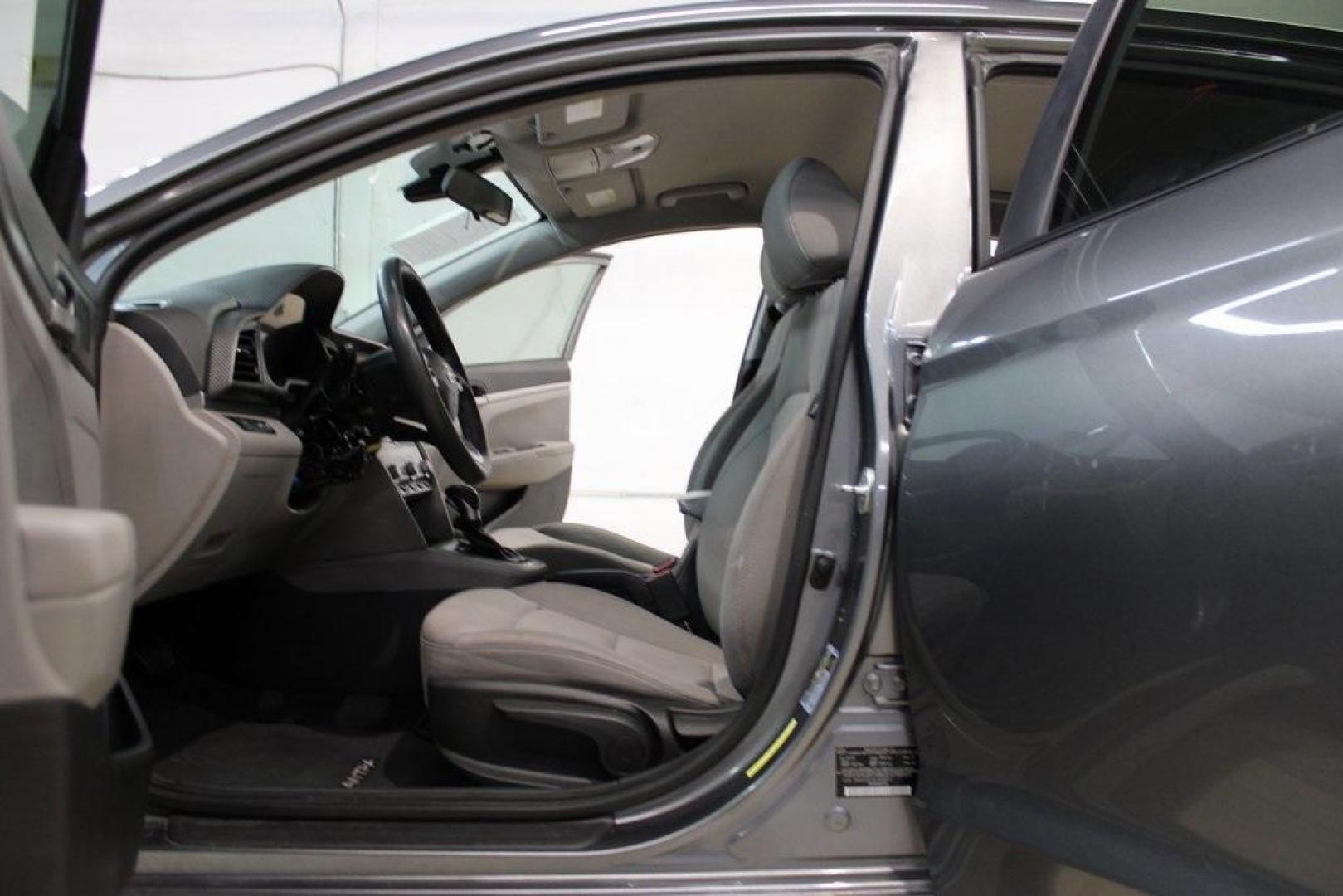 2020 Machine Gray /Gray Hyundai Elantra SE (5NPD74LF0LH) with an 2.0L 4-Cylinder DOHC 16V engine, CVT transmission, located at 15300 Midway Rd., Addison, TX, 75001, (972) 702-0011, 32.958321, -96.838074 - Midway Auto Group in Addison, TX, is pleased to offer this 2020 Hyundai Elantra SE, a compact sedan that combines modern features with efficient performance, making it an excellent choice for daily commutes and weekend drives.<br><br>Key Features:<br><br>Engine and Performance: Powered by a 2.0-li - Photo#13