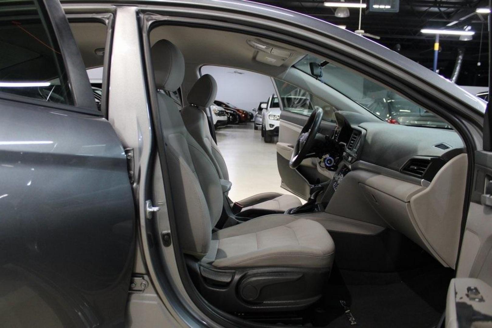 2020 Machine Gray /Gray Hyundai Elantra SE (5NPD74LF0LH) with an 2.0L 4-Cylinder DOHC 16V engine, CVT transmission, located at 15300 Midway Rd., Addison, TX, 75001, (972) 702-0011, 32.958321, -96.838074 - Midway Auto Group in Addison, TX, is pleased to offer this 2020 Hyundai Elantra SE, a compact sedan that combines modern features with efficient performance, making it an excellent choice for daily commutes and weekend drives.<br><br>Key Features:<br><br>Engine and Performance: Powered by a 2.0-li - Photo#14
