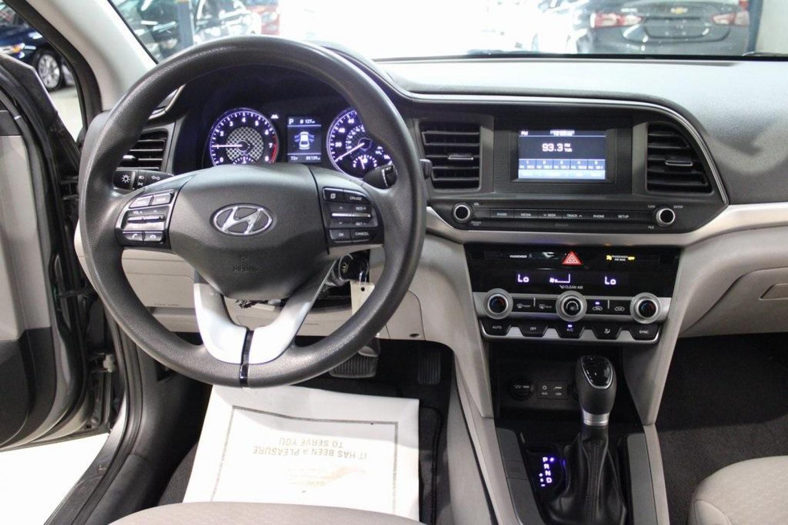 2020 Machine Gray /Gray Hyundai Elantra SE (5NPD74LF0LH) with an 2.0L 4-Cylinder DOHC 16V engine, CVT transmission, located at 15300 Midway Rd., Addison, TX, 75001, (972) 702-0011, 32.958321, -96.838074 - Midway Auto Group in Addison, TX, is pleased to offer this 2020 Hyundai Elantra SE, a compact sedan that combines modern features with efficient performance, making it an excellent choice for daily commutes and weekend drives.<br><br>Key Features:<br><br>Engine and Performance: Powered by a 2.0-li - Photo#17