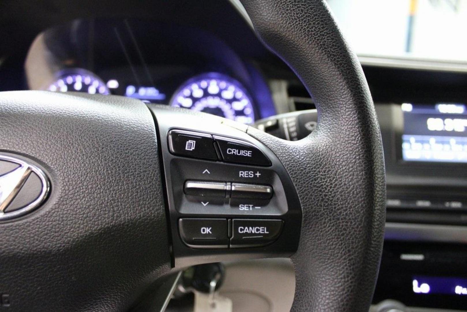 2020 Machine Gray /Gray Hyundai Elantra SE (5NPD74LF0LH) with an 2.0L 4-Cylinder DOHC 16V engine, CVT transmission, located at 15300 Midway Rd., Addison, TX, 75001, (972) 702-0011, 32.958321, -96.838074 - Midway Auto Group in Addison, TX, is pleased to offer this 2020 Hyundai Elantra SE, a compact sedan that combines modern features with efficient performance, making it an excellent choice for daily commutes and weekend drives.<br><br>Key Features:<br><br>Engine and Performance: Powered by a 2.0-li - Photo#22