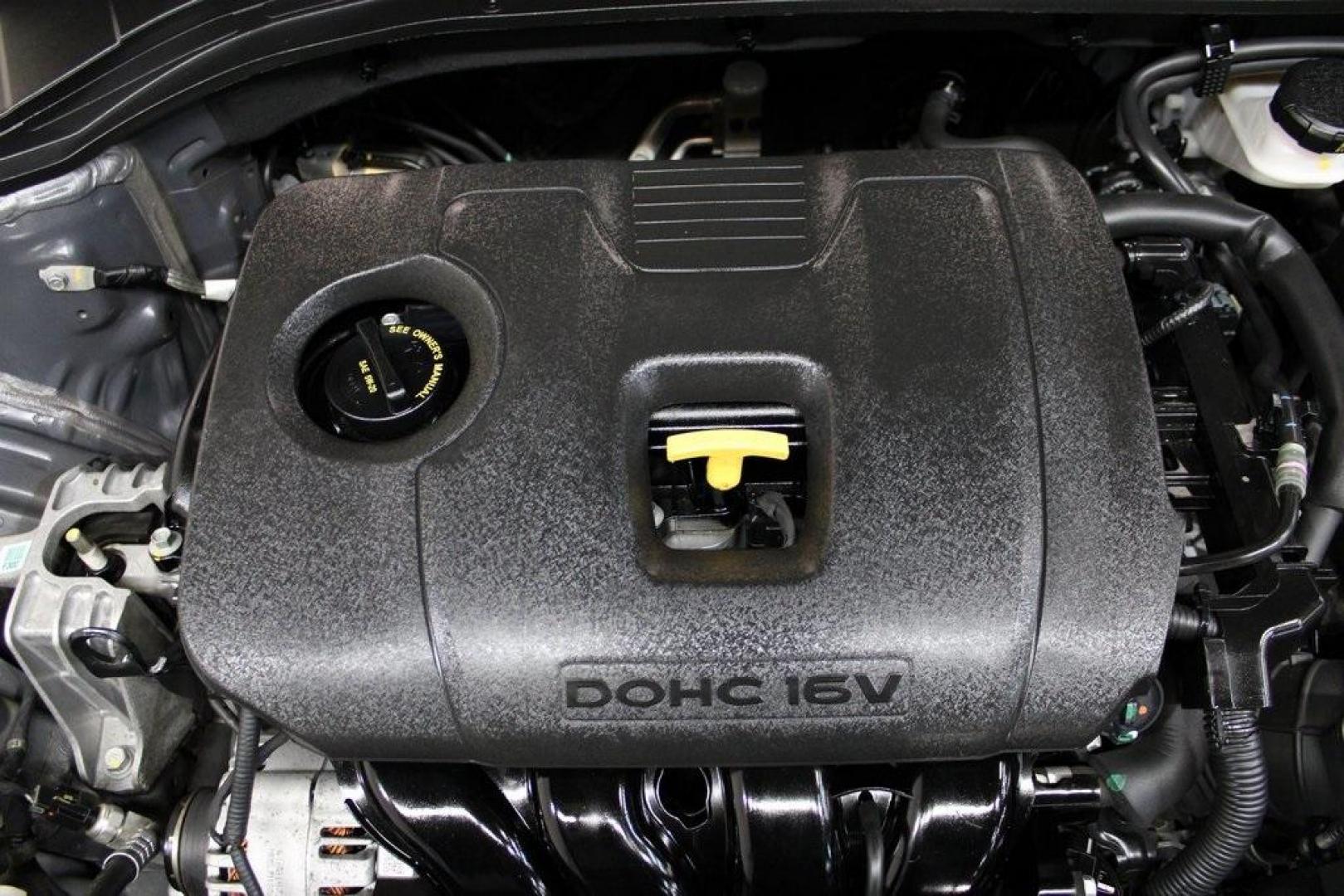 2020 Machine Gray /Gray Hyundai Elantra SE (5NPD74LF0LH) with an 2.0L 4-Cylinder DOHC 16V engine, CVT transmission, located at 15300 Midway Rd., Addison, TX, 75001, (972) 702-0011, 32.958321, -96.838074 - Midway Auto Group in Addison, TX, is pleased to offer this 2020 Hyundai Elantra SE, a compact sedan that combines modern features with efficient performance, making it an excellent choice for daily commutes and weekend drives.<br><br>Key Features:<br><br>Engine and Performance: Powered by a 2.0-li - Photo#27