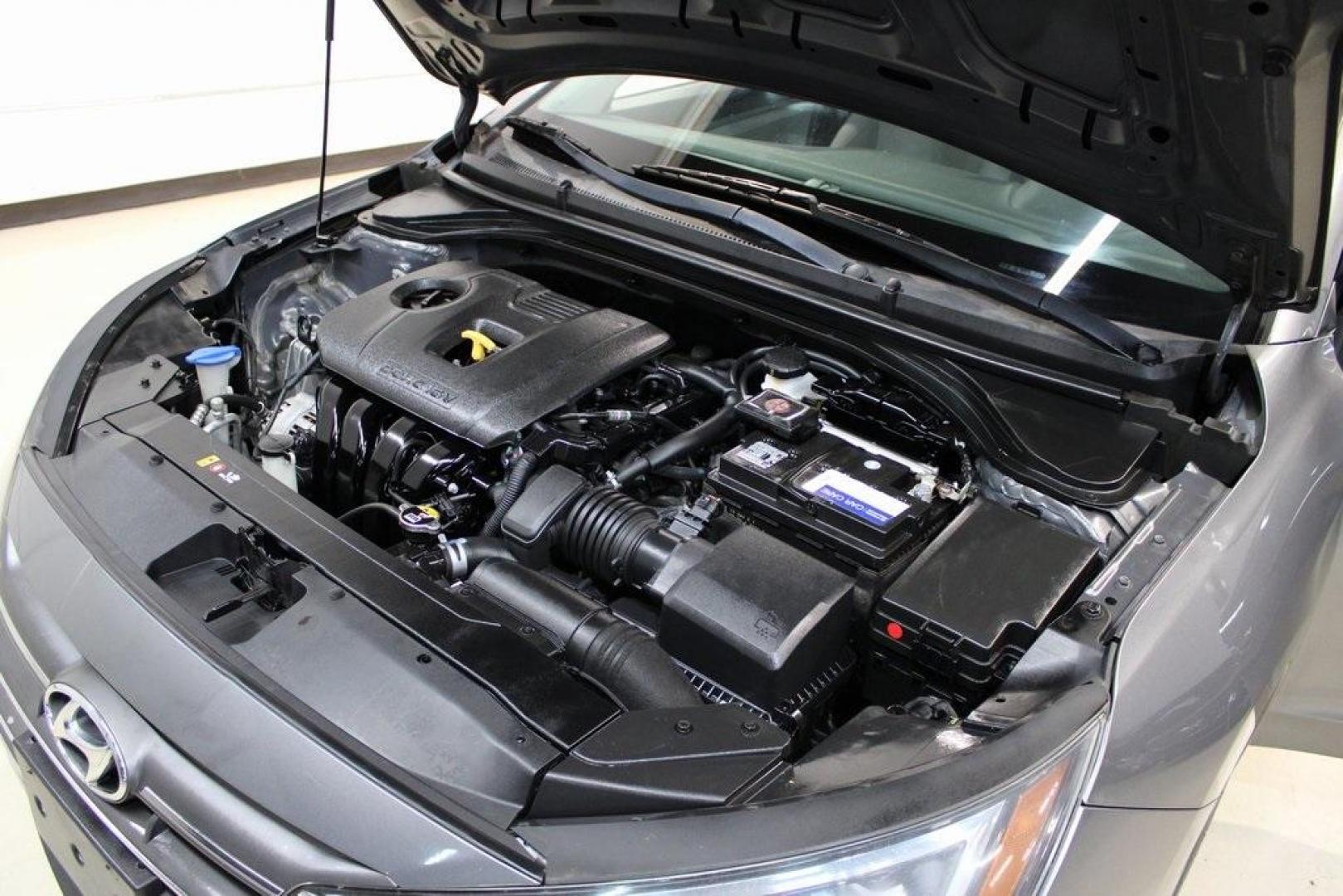 2020 Machine Gray /Gray Hyundai Elantra SE (5NPD74LF0LH) with an 2.0L 4-Cylinder DOHC 16V engine, CVT transmission, located at 15300 Midway Rd., Addison, TX, 75001, (972) 702-0011, 32.958321, -96.838074 - Midway Auto Group in Addison, TX, is pleased to offer this 2020 Hyundai Elantra SE, a compact sedan that combines modern features with efficient performance, making it an excellent choice for daily commutes and weekend drives.<br><br>Key Features:<br><br>Engine and Performance: Powered by a 2.0-li - Photo#28