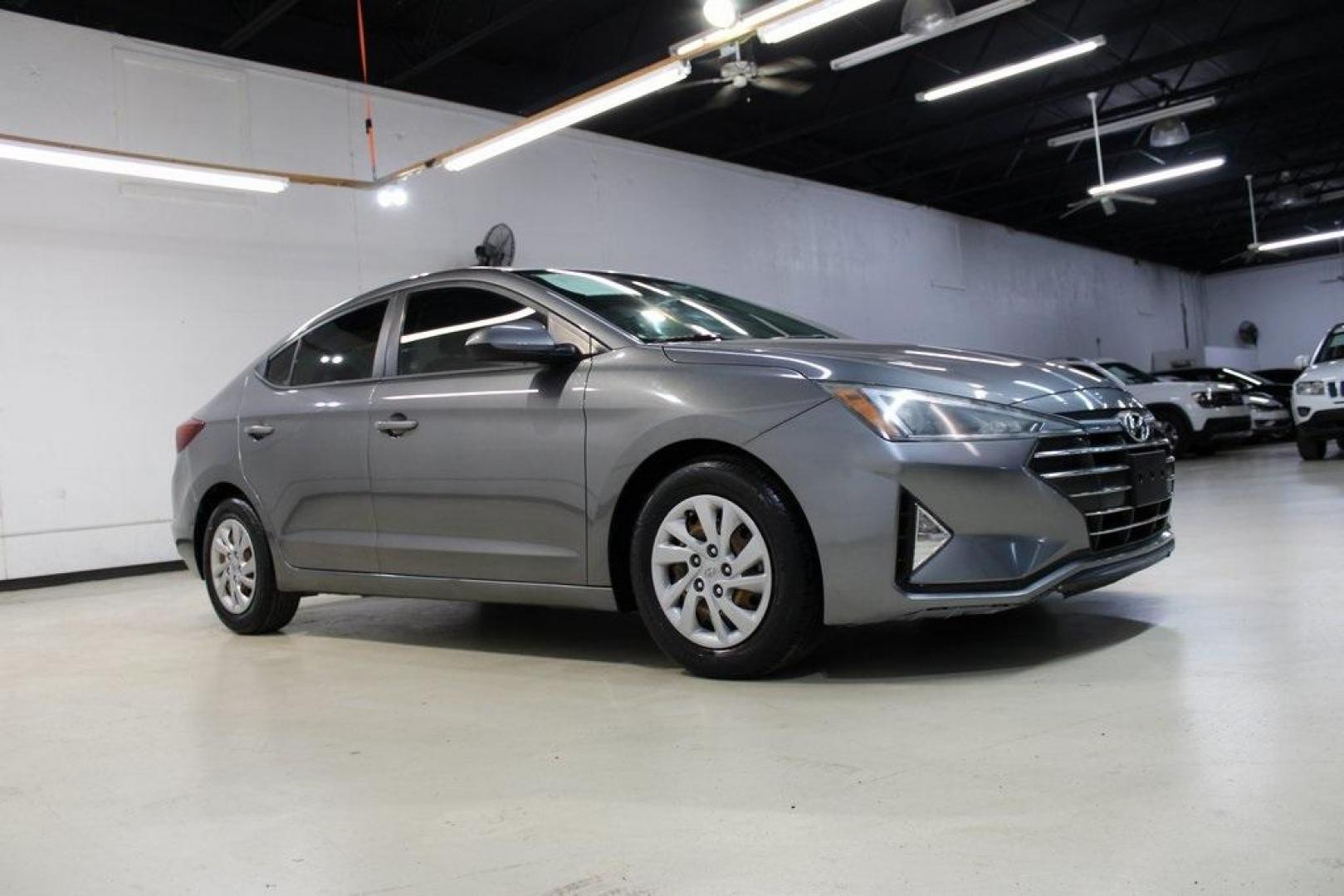 2020 Machine Gray /Gray Hyundai Elantra SE (5NPD74LF0LH) with an 2.0L 4-Cylinder DOHC 16V engine, CVT transmission, located at 15300 Midway Rd., Addison, TX, 75001, (972) 702-0011, 32.958321, -96.838074 - Midway Auto Group in Addison, TX, is pleased to offer this 2020 Hyundai Elantra SE, a compact sedan that combines modern features with efficient performance, making it an excellent choice for daily commutes and weekend drives.<br><br>Key Features:<br><br>Engine and Performance: Powered by a 2.0-li - Photo#6