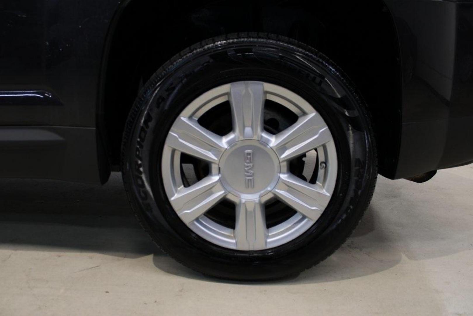 2015 Iridium Metallic /Jet Black GMC Terrain SLE-2 (2GKALREK9F6) with an 2.4L 4-Cylinder SIDI DOHC VVT engine, Automatic transmission, located at 15300 Midway Rd., Addison, TX, 75001, (972) 702-0011, 32.958321, -96.838074 - Introducing the 2015 GMC Terrain SLE-2, now available at Midway Auto Group in Addison, Texas. This versatile SUV has 116,129 miles on the odometer and is priced at $7,950. <br>Autolist<br>+6<br>midwayautogroup.net<br>+6<br>AutosToday<br>+6<br>CarGurus<br>+3<br>midwayautogroup.net<br>+3<br>midwayauto - Photo#9