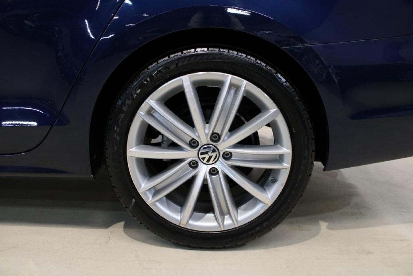2014 Volkswagen Jetta 1.8T SE (3VWD17AJ3EM) with an 1.8L I4 DOHC engine, Automatic transmission, located at 15300 Midway Rd., Addison, TX, 75001, (972) 702-0011, 32.958321, -96.838074 - Photo#9