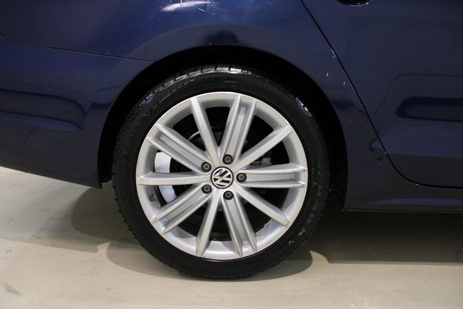 2014 Volkswagen Jetta 1.8T SE (3VWD17AJ3EM) with an 1.8L I4 DOHC engine, Automatic transmission, located at 15300 Midway Rd., Addison, TX, 75001, (972) 702-0011, 32.958321, -96.838074 - Photo#10