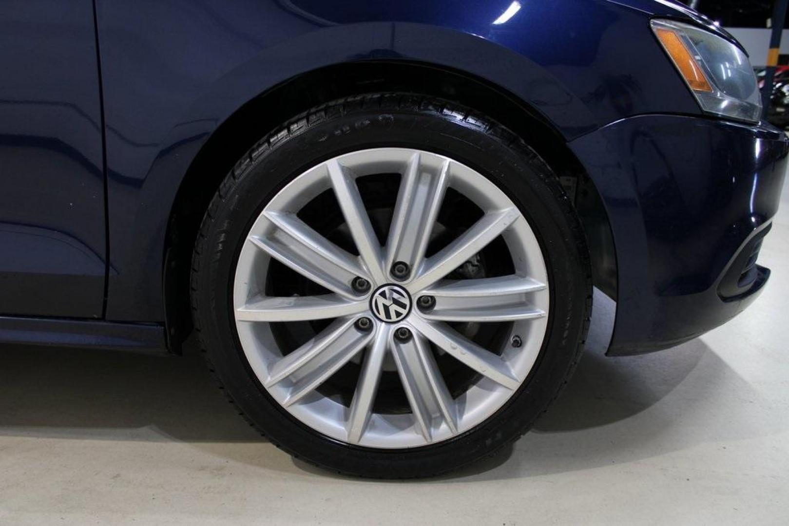 2014 Volkswagen Jetta 1.8T SE (3VWD17AJ3EM) with an 1.8L I4 DOHC engine, Automatic transmission, located at 15300 Midway Rd., Addison, TX, 75001, (972) 702-0011, 32.958321, -96.838074 - Photo#11