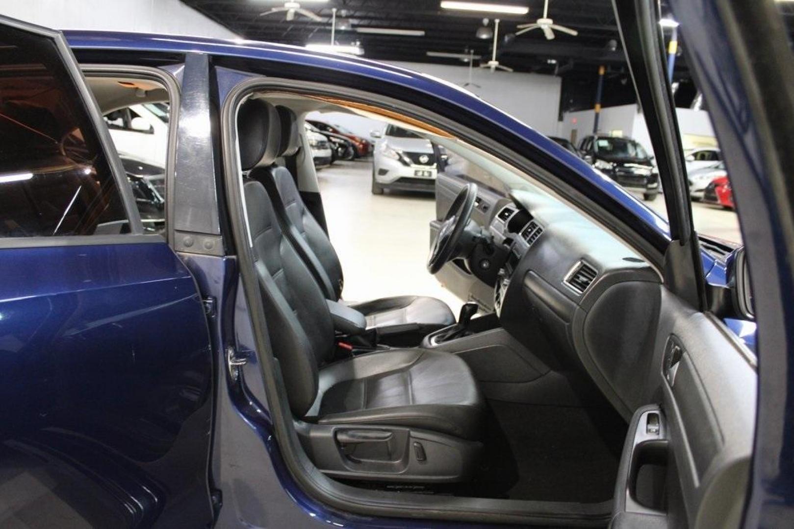 2014 Volkswagen Jetta 1.8T SE (3VWD17AJ3EM) with an 1.8L I4 DOHC engine, Automatic transmission, located at 15300 Midway Rd., Addison, TX, 75001, (972) 702-0011, 32.958321, -96.838074 - Photo#13