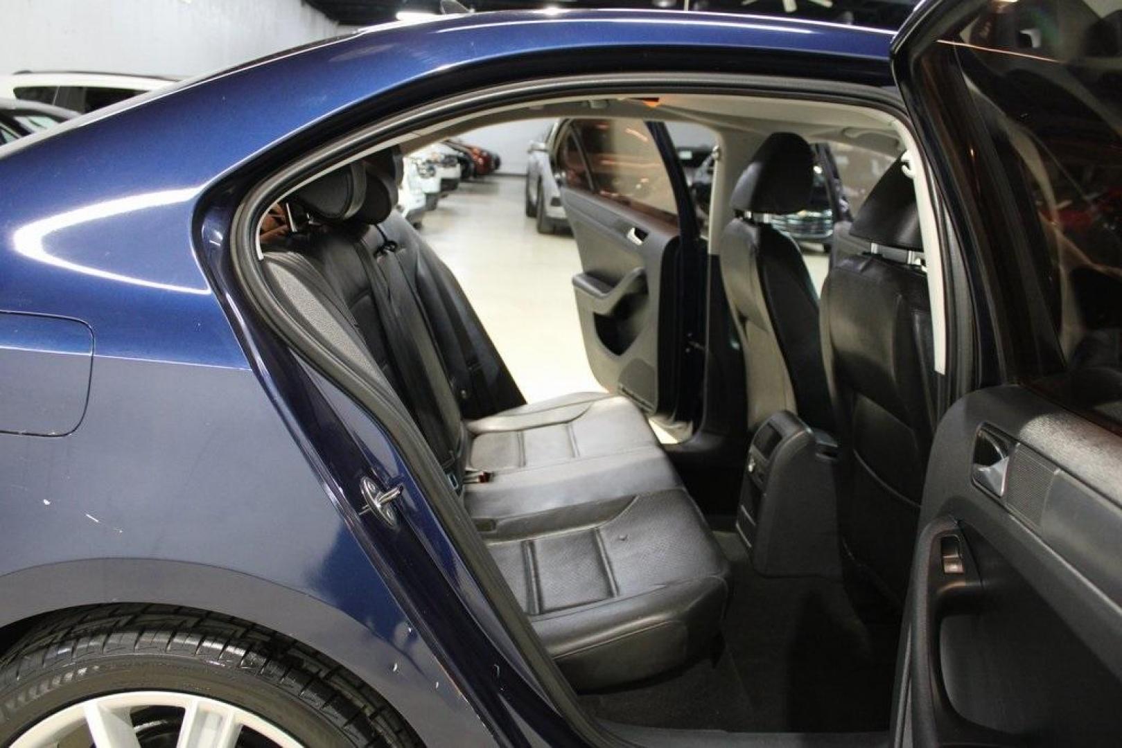 2014 Volkswagen Jetta 1.8T SE (3VWD17AJ3EM) with an 1.8L I4 DOHC engine, Automatic transmission, located at 15300 Midway Rd., Addison, TX, 75001, (972) 702-0011, 32.958321, -96.838074 - Photo#14
