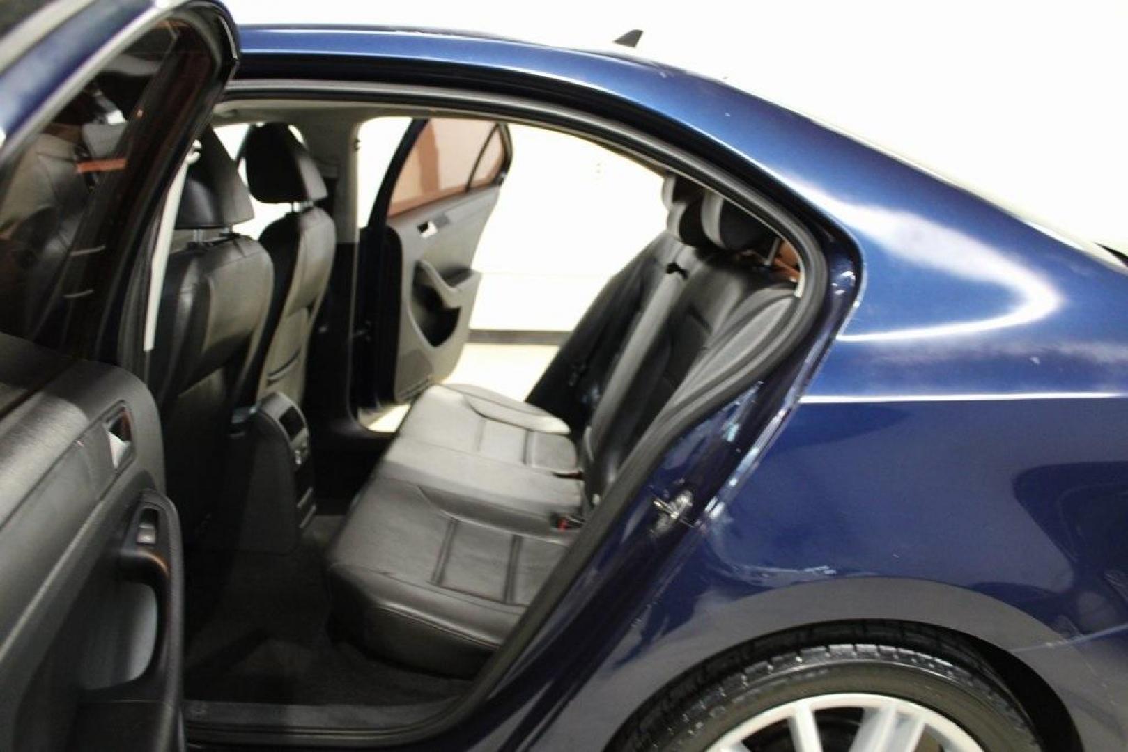2014 Volkswagen Jetta 1.8T SE (3VWD17AJ3EM) with an 1.8L I4 DOHC engine, Automatic transmission, located at 15300 Midway Rd., Addison, TX, 75001, (972) 702-0011, 32.958321, -96.838074 - Photo#15