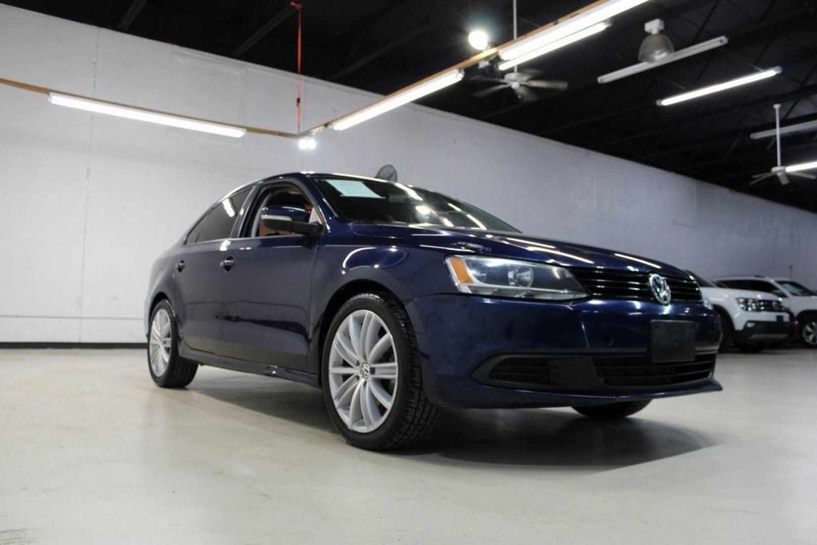 2014 Volkswagen Jetta 1.8T SE (3VWD17AJ3EM) with an 1.8L I4 DOHC engine, Automatic transmission, located at 15300 Midway Rd., Addison, TX, 75001, (972) 702-0011, 32.958321, -96.838074 - Photo#1