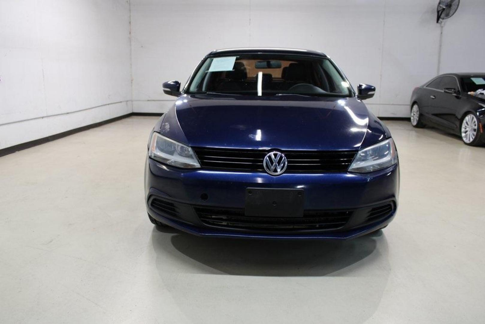 2014 Volkswagen Jetta 1.8T SE (3VWD17AJ3EM) with an 1.8L I4 DOHC engine, Automatic transmission, located at 15300 Midway Rd., Addison, TX, 75001, (972) 702-0011, 32.958321, -96.838074 - Photo#5