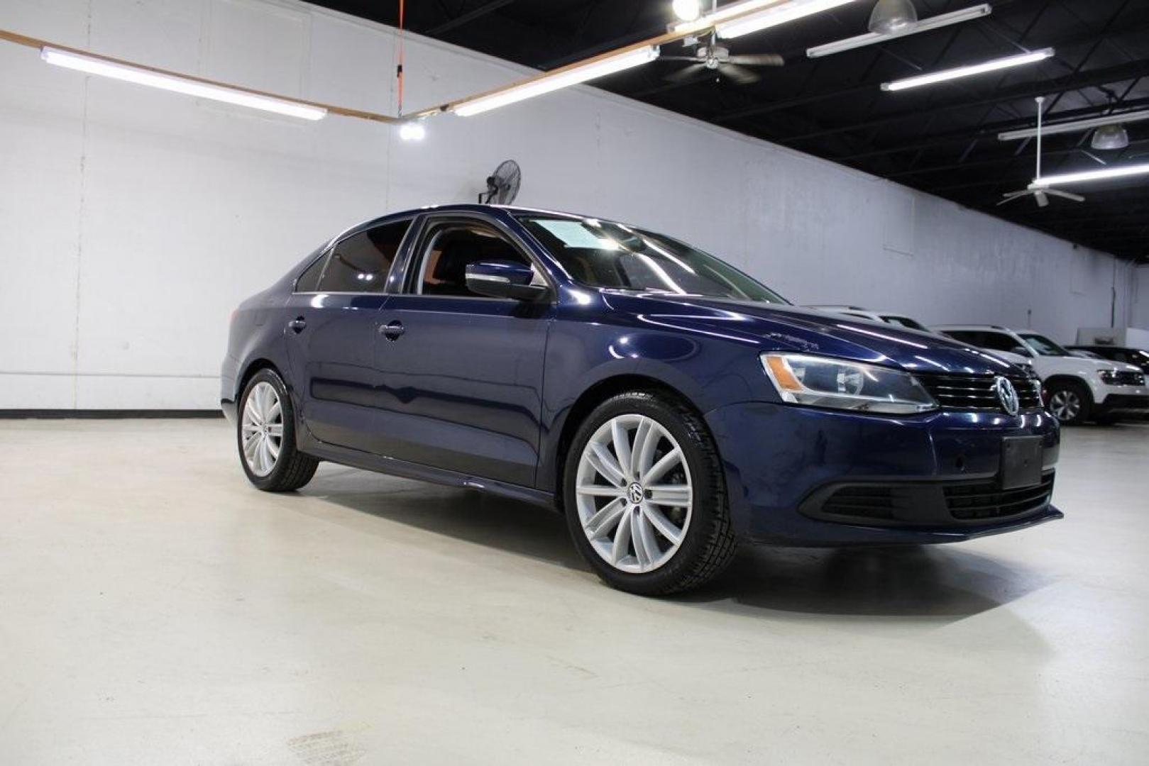 2014 Volkswagen Jetta 1.8T SE (3VWD17AJ3EM) with an 1.8L I4 DOHC engine, Automatic transmission, located at 15300 Midway Rd., Addison, TX, 75001, (972) 702-0011, 32.958321, -96.838074 - Photo#6