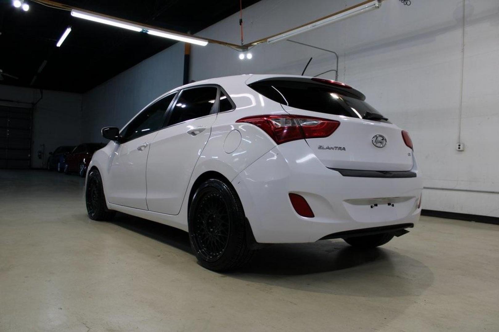 2016 Monaco White /Beige Hyundai Elantra GT Base (KMHD35LH2GU) with an 2.0L DOHC engine, Automatic transmission, located at 15300 Midway Rd., Addison, TX, 75001, (972) 702-0011, 32.958321, -96.838074 - Midway Auto Group in Addison, TX, is excited to offer this 2016 Hyundai Elantra GT, a versatile hatchback that combines spirited performance with practical features, making it an excellent choice for both city driving and weekend adventures.<br><br>Key Features:<br><br>Engine and Performance: Powe - Photo#3