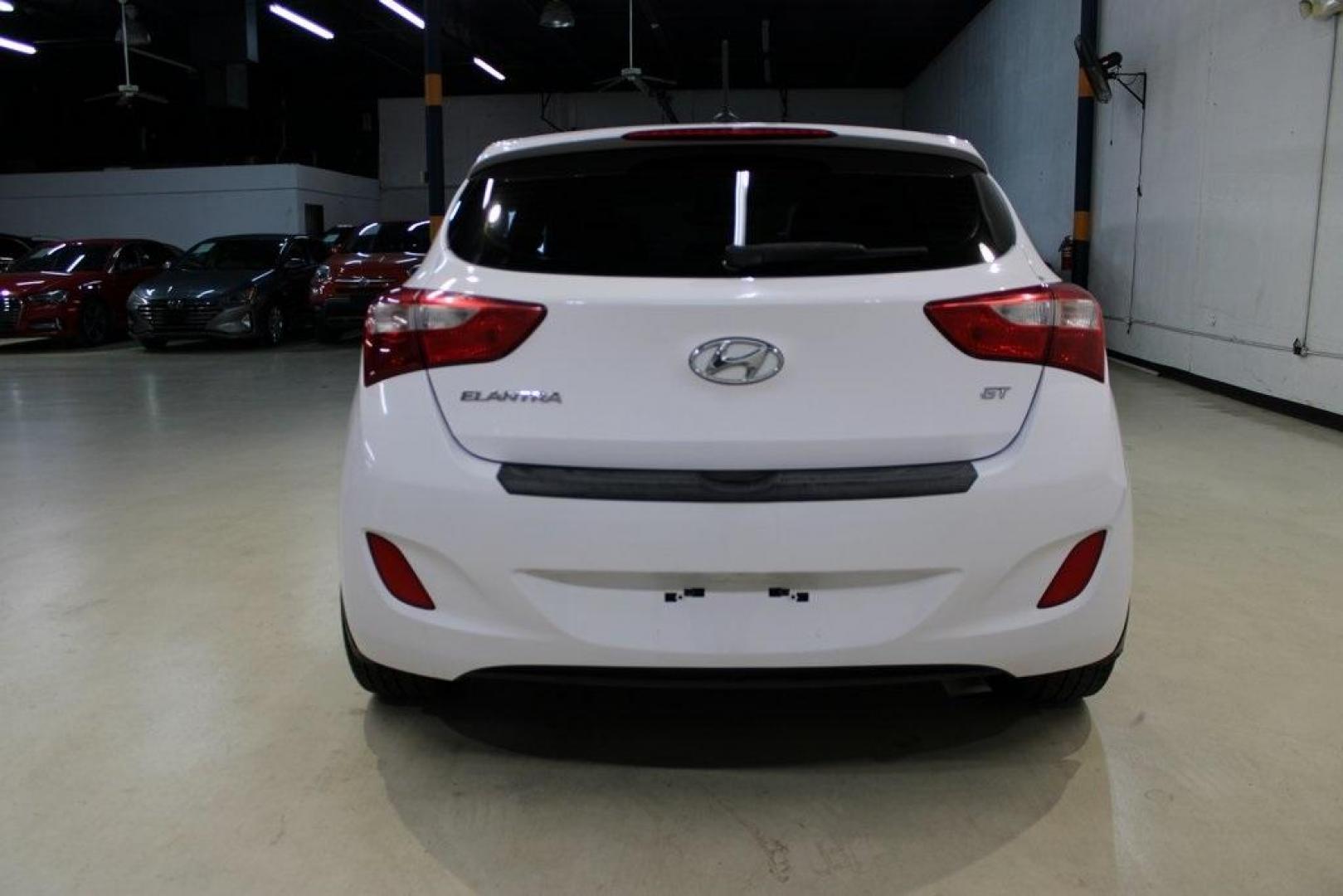 2016 Monaco White /Beige Hyundai Elantra GT Base (KMHD35LH2GU) with an 2.0L DOHC engine, Automatic transmission, located at 15300 Midway Rd., Addison, TX, 75001, (972) 702-0011, 32.958321, -96.838074 - Midway Auto Group in Addison, TX, is excited to offer this 2016 Hyundai Elantra GT, a versatile hatchback that combines spirited performance with practical features, making it an excellent choice for both city driving and weekend adventures.<br><br>Key Features:<br><br>Engine and Performance: Powe - Photo#7