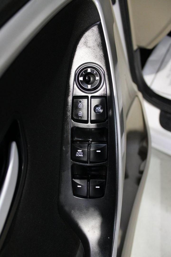 2016 Monaco White /Beige Hyundai Elantra GT Base (KMHD35LH2GU) with an 2.0L DOHC engine, Automatic transmission, located at 15300 Midway Rd., Addison, TX, 75001, (972) 702-0011, 32.958321, -96.838074 - Midway Auto Group in Addison, TX, is excited to offer this 2016 Hyundai Elantra GT, a versatile hatchback that combines spirited performance with practical features, making it an excellent choice for both city driving and weekend adventures.<br><br>Key Features:<br><br>Engine and Performance: Powe - Photo#21