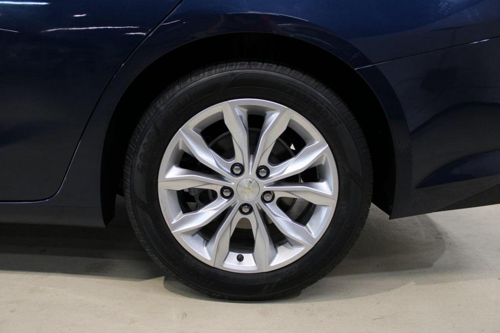2020 Northsky Blue Metallic /Black Chevrolet Malibu LT (1G1ZD5ST7LF) with an 1.5L DOHC engine, CVT transmission, located at 15300 Midway Rd., Addison, TX, 75001, (972) 702-0011, 32.958321, -96.838074 - Introducing the 2020 Chevrolet Malibu LT, now available at Midway Auto Group in Addison, Texas. This midsize sedan offers a sleek design, efficient performance, and a host of modern features to enhance your driving experience.<br>BidCars<br>+1<br>BidCars<br>+1<br><br>Key Features:<br><br>Engine: 1.5 - Photo#9