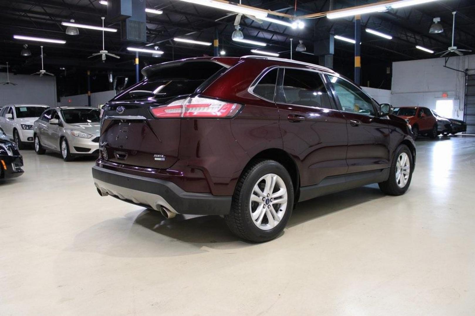 2020 Burgundy /Ebony Ford Edge SEL (2FMPK4J93LB) with an EcoBoost 2.0L I4 GTDi DOHC Turbocharged VCT engine, Automatic transmission, located at 15300 Midway Rd., Addison, TX, 75001, (972) 702-0011, 32.958321, -96.838074 - HOME OF THE NO HAGGLE PRICE - WHOLESALE PRICES TO THE PUBLIC!! Priced below KBB Fair Purchase Price!<br><br>Burgundy 2020 Ford Edge SEL<br><br>Recent Arrival! 21/28 City/Highway MPG<br><br><br>At Midway Auto Group, we strive to provide you with the best quality vehicles for the lowest possible price - Photo#2