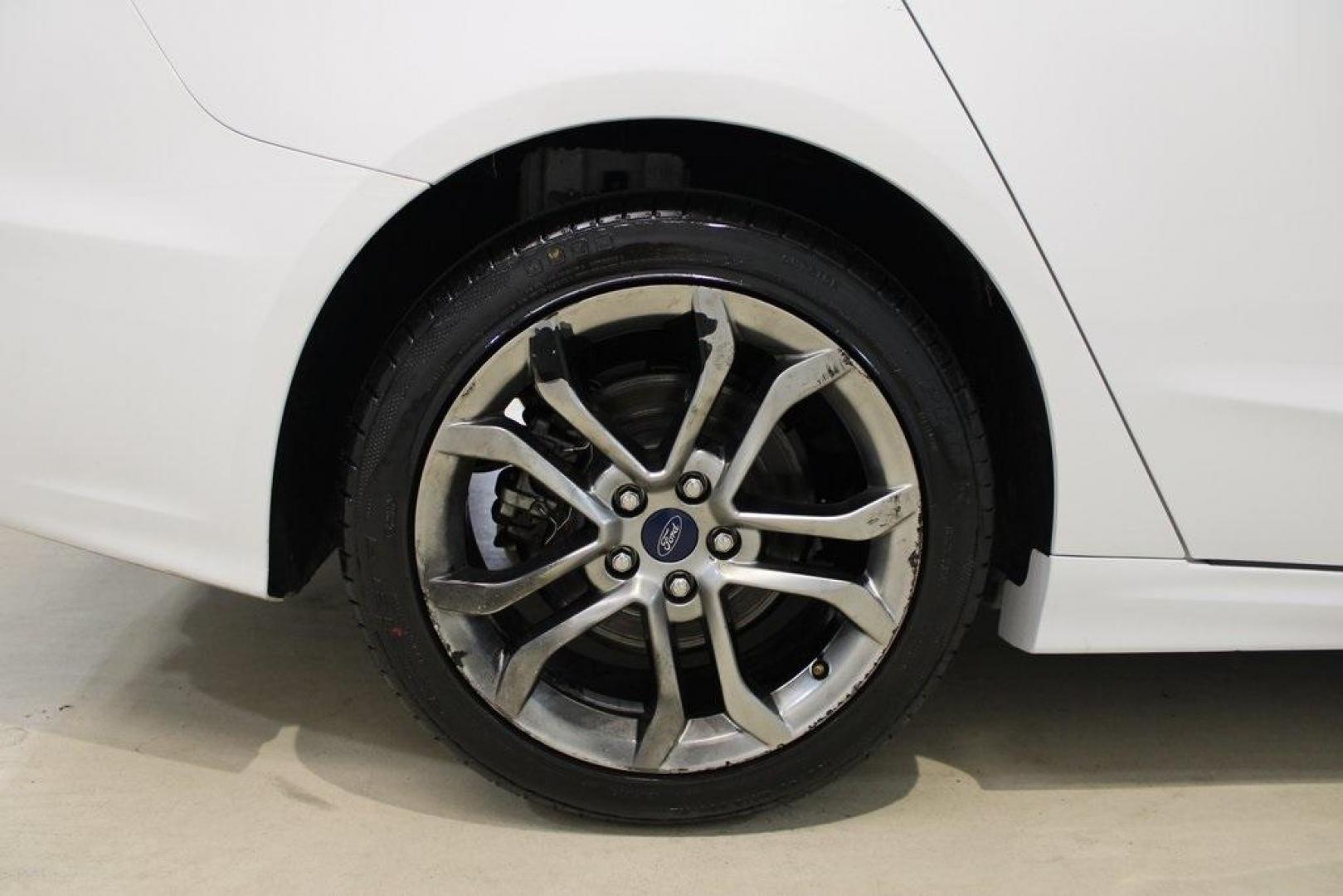 2020 Oxford White /Medium Light Stone Ford Fusion SEL (3FA6P0CD5LR) with an 1.5L EcoBoost engine, Automatic transmission, located at 15300 Midway Rd., Addison, TX, 75001, (972) 702-0011, 32.958321, -96.838074 - Introducing the 2020 Ford Fusion SE, now available at Midway Auto Group in Addison, Texas. This midsize sedan offers a harmonious blend of performance, comfort, and advanced technology, making it an ideal choice for discerning drivers seeking both style and substance.<br><br>Key Specifications:<br>< - Photo#10