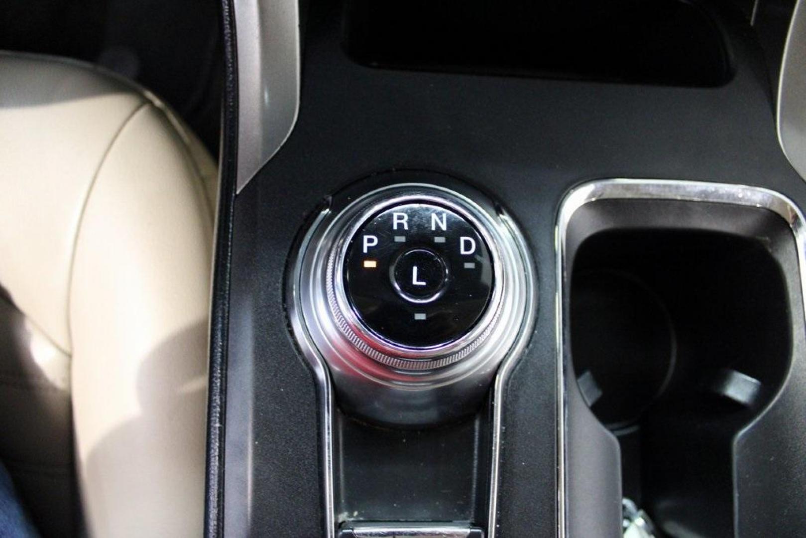 2020 Oxford White /Medium Light Stone Ford Fusion SEL (3FA6P0CD5LR) with an 1.5L EcoBoost engine, Automatic transmission, located at 15300 Midway Rd., Addison, TX, 75001, (972) 702-0011, 32.958321, -96.838074 - Introducing the 2020 Ford Fusion SE, now available at Midway Auto Group in Addison, Texas. This midsize sedan offers a harmonious blend of performance, comfort, and advanced technology, making it an ideal choice for discerning drivers seeking both style and substance.<br><br>Key Specifications:<br>< - Photo#20