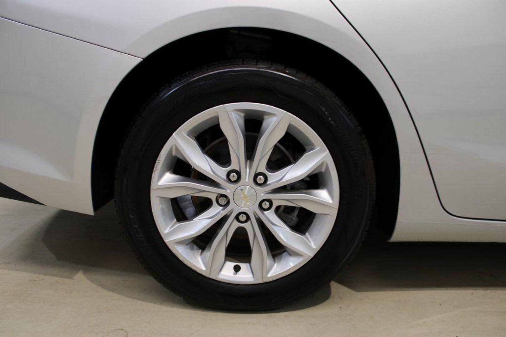 2019 Silver Ice Metallic /Jet Black Chevrolet Malibu LT (1G1ZD5STXKF) with an 1.5L DOHC engine, CVT transmission, located at 15300 Midway Rd., Addison, TX, 75001, (972) 702-0011, 32.958321, -96.838074 - Introducing the 2019 Chevrolet Malibu LT, now available at Midway Auto Group in Addison, Texas. This midsize sedan combines sleek design, efficient performance, and modern technology, making it an excellent choice for drivers seeking both style and practicality.<br><br>Key Specifications:<br><br>Eng - Photo#11