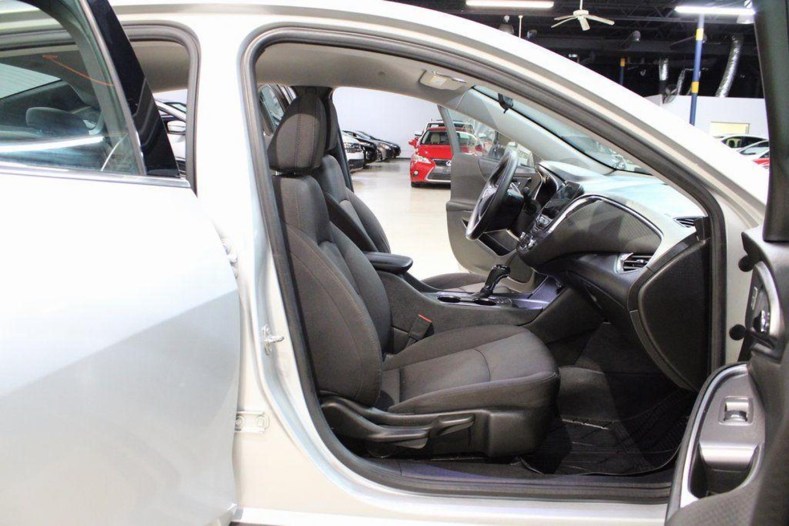 2019 Silver Ice Metallic /Jet Black Chevrolet Malibu LT (1G1ZD5STXKF) with an 1.5L DOHC engine, CVT transmission, located at 15300 Midway Rd., Addison, TX, 75001, (972) 702-0011, 32.958321, -96.838074 - Introducing the 2019 Chevrolet Malibu LT, now available at Midway Auto Group in Addison, Texas. This midsize sedan combines sleek design, efficient performance, and modern technology, making it an excellent choice for drivers seeking both style and practicality.<br><br>Key Specifications:<br><br>Eng - Photo#14