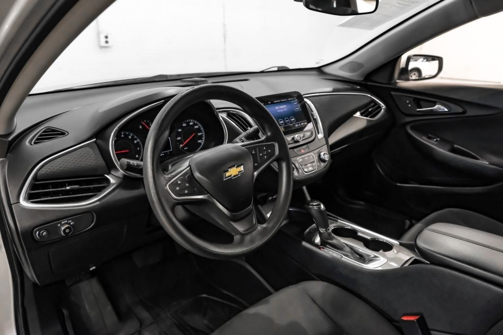 2019 Silver Ice Metallic /Black Chevrolet Malibu LT (1G1ZD5STXKF) with an 1.5L DOHC engine, CVT transmission, located at 15300 Midway Rd., Addison, TX, 75001, (972) 702-0011, 32.958321, -96.838074 - Introducing the 2019 Chevrolet Malibu LT, now available at Midway Auto Group in Addison, Texas. This midsize sedan combines sleek design, efficient performance, and modern technology, making it an excellent choice for drivers seeking both style and practicality.<br><br>Key Specifications:<br><br>Eng- Photo#2