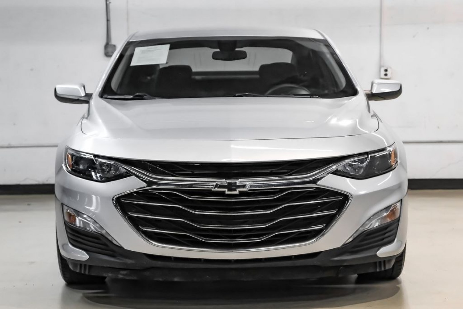 2019 Silver Ice Metallic /Black Chevrolet Malibu LT (1G1ZD5STXKF) with an 1.5L DOHC engine, CVT transmission, located at 15300 Midway Rd., Addison, TX, 75001, (972) 702-0011, 32.958321, -96.838074 - Introducing the 2019 Chevrolet Malibu LT, now available at Midway Auto Group in Addison, Texas. This midsize sedan combines sleek design, efficient performance, and modern technology, making it an excellent choice for drivers seeking both style and practicality.<br><br>Key Specifications:<br><br>Eng- Photo#6
