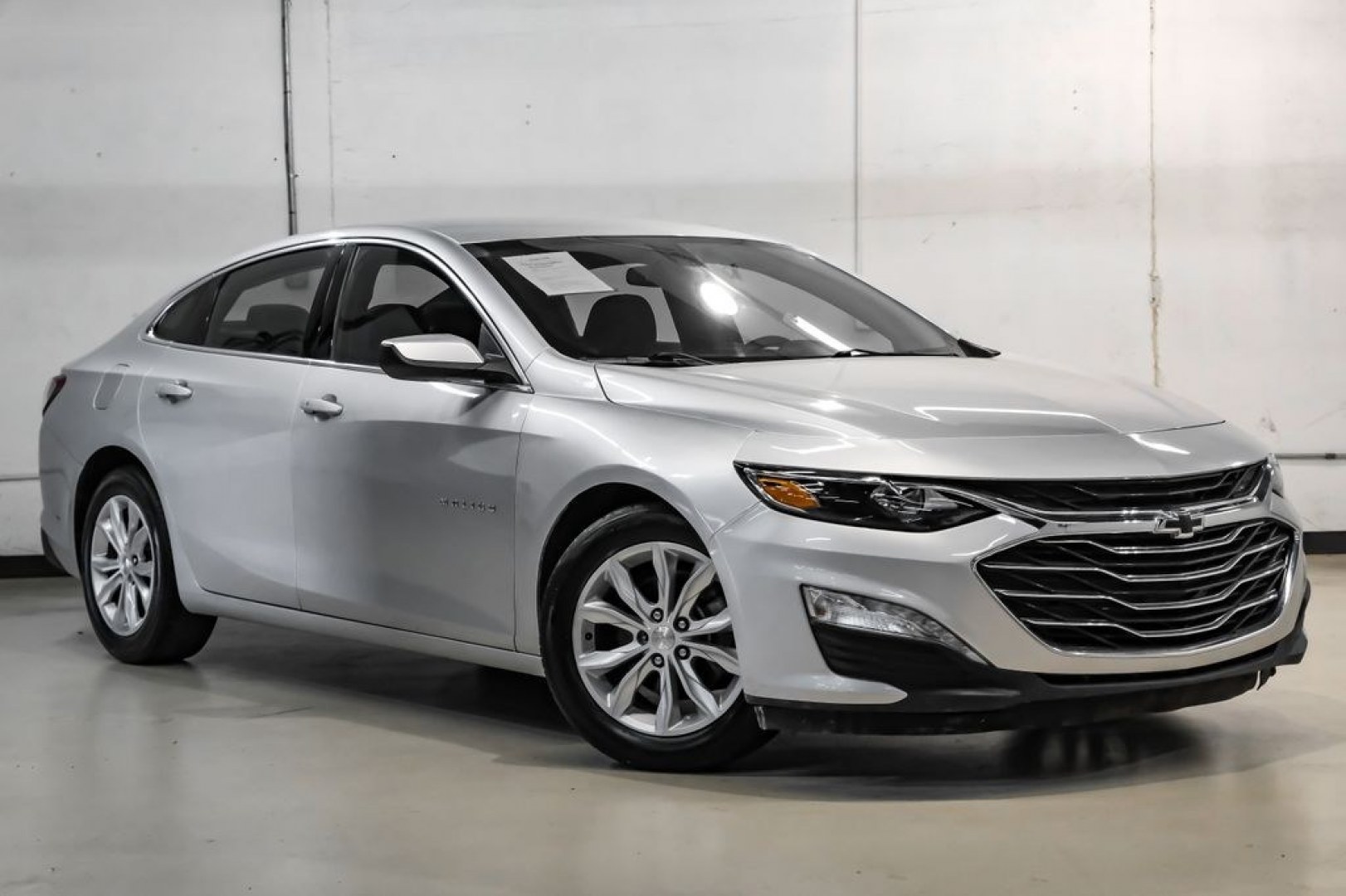 2019 Silver Ice Metallic /Black Chevrolet Malibu LT (1G1ZD5STXKF) with an 1.5L DOHC engine, CVT transmission, located at 15300 Midway Rd., Addison, TX, 75001, (972) 702-0011, 32.958321, -96.838074 - Introducing the 2019 Chevrolet Malibu LT, now available at Midway Auto Group in Addison, Texas. This midsize sedan combines sleek design, efficient performance, and modern technology, making it an excellent choice for drivers seeking both style and practicality.<br><br>Key Specifications:<br><br>Eng- Photo#7