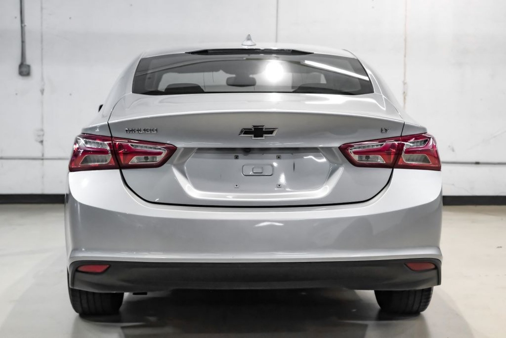 2019 Silver Ice Metallic /Black Chevrolet Malibu LT (1G1ZD5STXKF) with an 1.5L DOHC engine, CVT transmission, located at 15300 Midway Rd., Addison, TX, 75001, (972) 702-0011, 32.958321, -96.838074 - Introducing the 2019 Chevrolet Malibu LT, now available at Midway Auto Group in Addison, Texas. This midsize sedan combines sleek design, efficient performance, and modern technology, making it an excellent choice for drivers seeking both style and practicality.<br><br>Key Specifications:<br><br>Eng- Photo#10