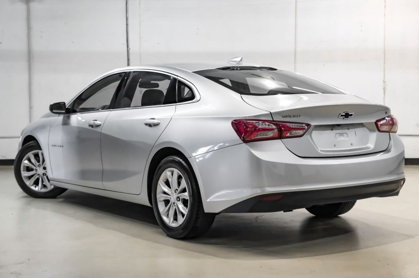 2019 Silver Ice Metallic /Black Chevrolet Malibu LT (1G1ZD5STXKF) with an 1.5L DOHC engine, CVT transmission, located at 15300 Midway Rd., Addison, TX, 75001, (972) 702-0011, 32.958321, -96.838074 - Introducing the 2019 Chevrolet Malibu LT, now available at Midway Auto Group in Addison, Texas. This midsize sedan combines sleek design, efficient performance, and modern technology, making it an excellent choice for drivers seeking both style and practicality.<br><br>Key Specifications:<br><br>Eng- Photo#11