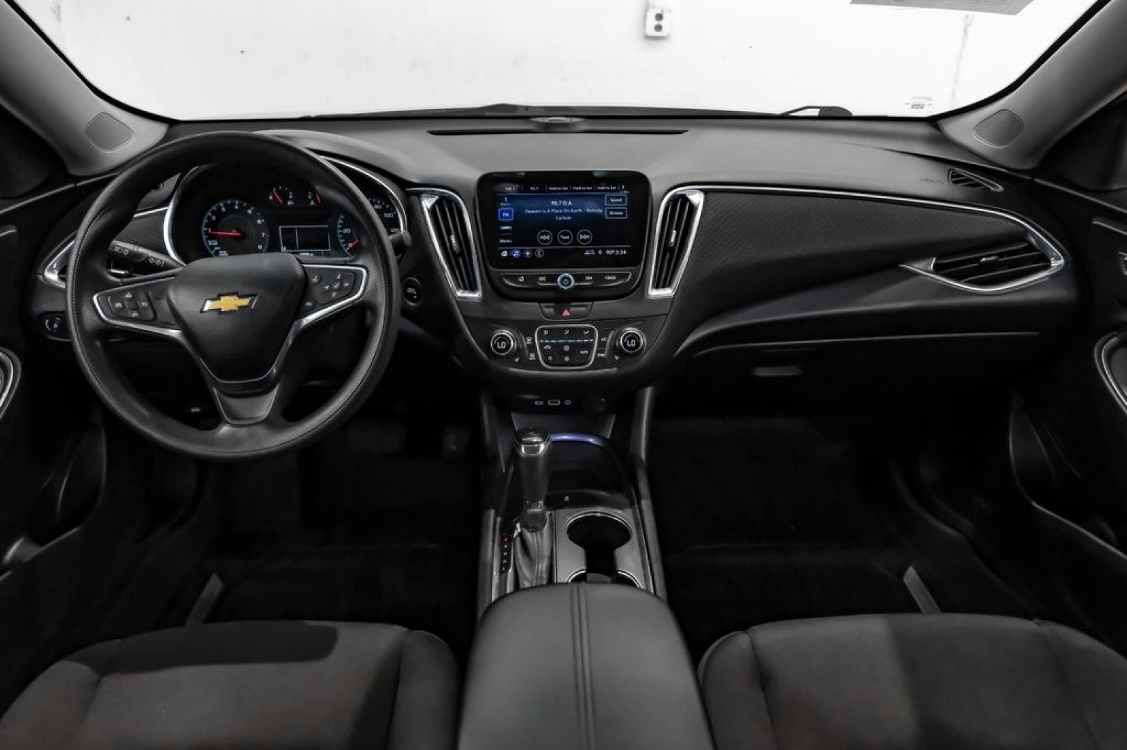 2019 Silver Ice Metallic /Black Chevrolet Malibu LT (1G1ZD5STXKF) with an 1.5L DOHC engine, CVT transmission, located at 15300 Midway Rd., Addison, TX, 75001, (972) 702-0011, 32.958321, -96.838074 - Introducing the 2019 Chevrolet Malibu LT, now available at Midway Auto Group in Addison, Texas. This midsize sedan combines sleek design, efficient performance, and modern technology, making it an excellent choice for drivers seeking both style and practicality.<br><br>Key Specifications:<br><br>Eng- Photo#18