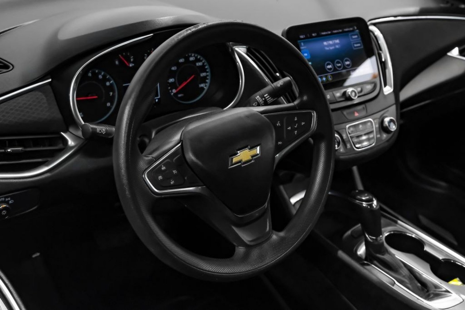 2019 Silver Ice Metallic /Black Chevrolet Malibu LT (1G1ZD5STXKF) with an 1.5L DOHC engine, CVT transmission, located at 15300 Midway Rd., Addison, TX, 75001, (972) 702-0011, 32.958321, -96.838074 - Introducing the 2019 Chevrolet Malibu LT, now available at Midway Auto Group in Addison, Texas. This midsize sedan combines sleek design, efficient performance, and modern technology, making it an excellent choice for drivers seeking both style and practicality.<br><br>Key Specifications:<br><br>Eng- Photo#20
