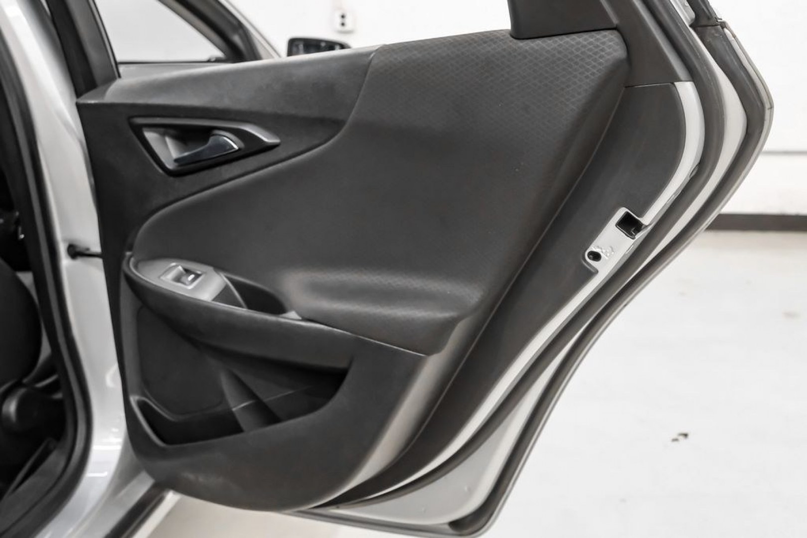 2019 Silver Ice Metallic /Black Chevrolet Malibu LT (1G1ZD5STXKF) with an 1.5L DOHC engine, CVT transmission, located at 15300 Midway Rd., Addison, TX, 75001, (972) 702-0011, 32.958321, -96.838074 - Introducing the 2019 Chevrolet Malibu LT, now available at Midway Auto Group in Addison, Texas. This midsize sedan combines sleek design, efficient performance, and modern technology, making it an excellent choice for drivers seeking both style and practicality.<br><br>Key Specifications:<br><br>Eng- Photo#44