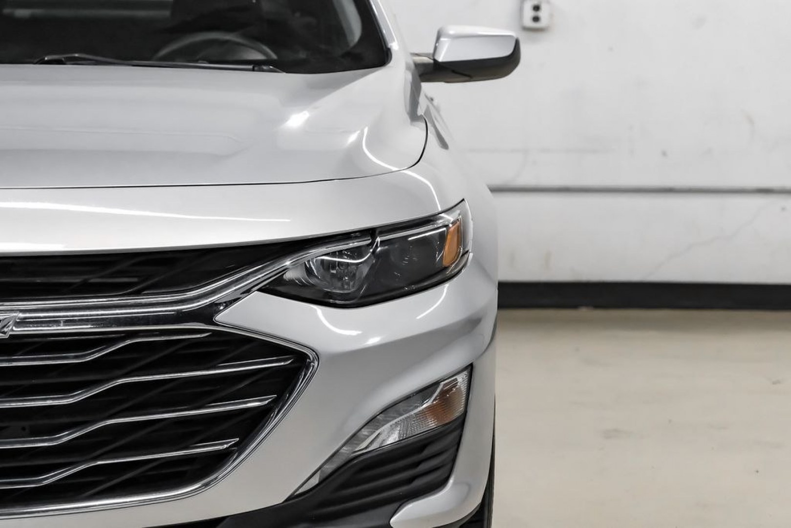 2019 Silver Ice Metallic /Black Chevrolet Malibu LT (1G1ZD5STXKF) with an 1.5L DOHC engine, CVT transmission, located at 15300 Midway Rd., Addison, TX, 75001, (972) 702-0011, 32.958321, -96.838074 - Introducing the 2019 Chevrolet Malibu LT, now available at Midway Auto Group in Addison, Texas. This midsize sedan combines sleek design, efficient performance, and modern technology, making it an excellent choice for drivers seeking both style and practicality.<br><br>Key Specifications:<br><br>Eng- Photo#45