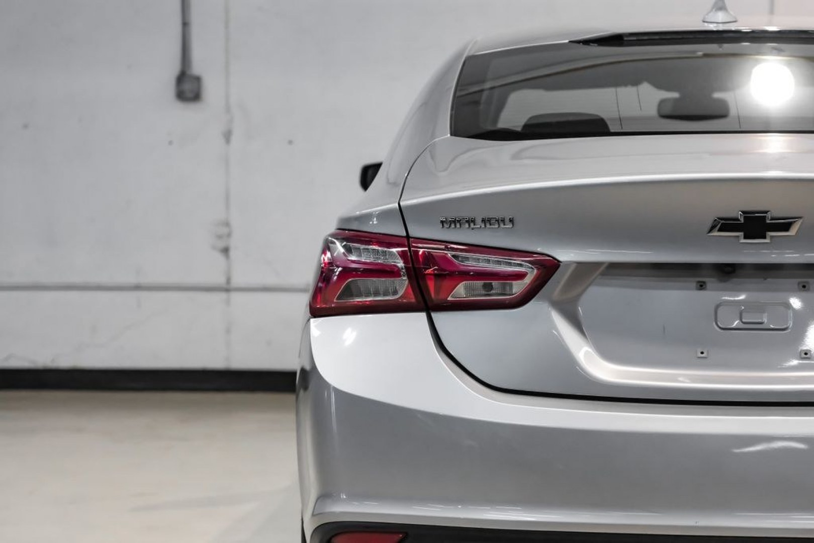 2019 Silver Ice Metallic /Black Chevrolet Malibu LT (1G1ZD5STXKF) with an 1.5L DOHC engine, CVT transmission, located at 15300 Midway Rd., Addison, TX, 75001, (972) 702-0011, 32.958321, -96.838074 - Introducing the 2019 Chevrolet Malibu LT, now available at Midway Auto Group in Addison, Texas. This midsize sedan combines sleek design, efficient performance, and modern technology, making it an excellent choice for drivers seeking both style and practicality.<br><br>Key Specifications:<br><br>Eng- Photo#46